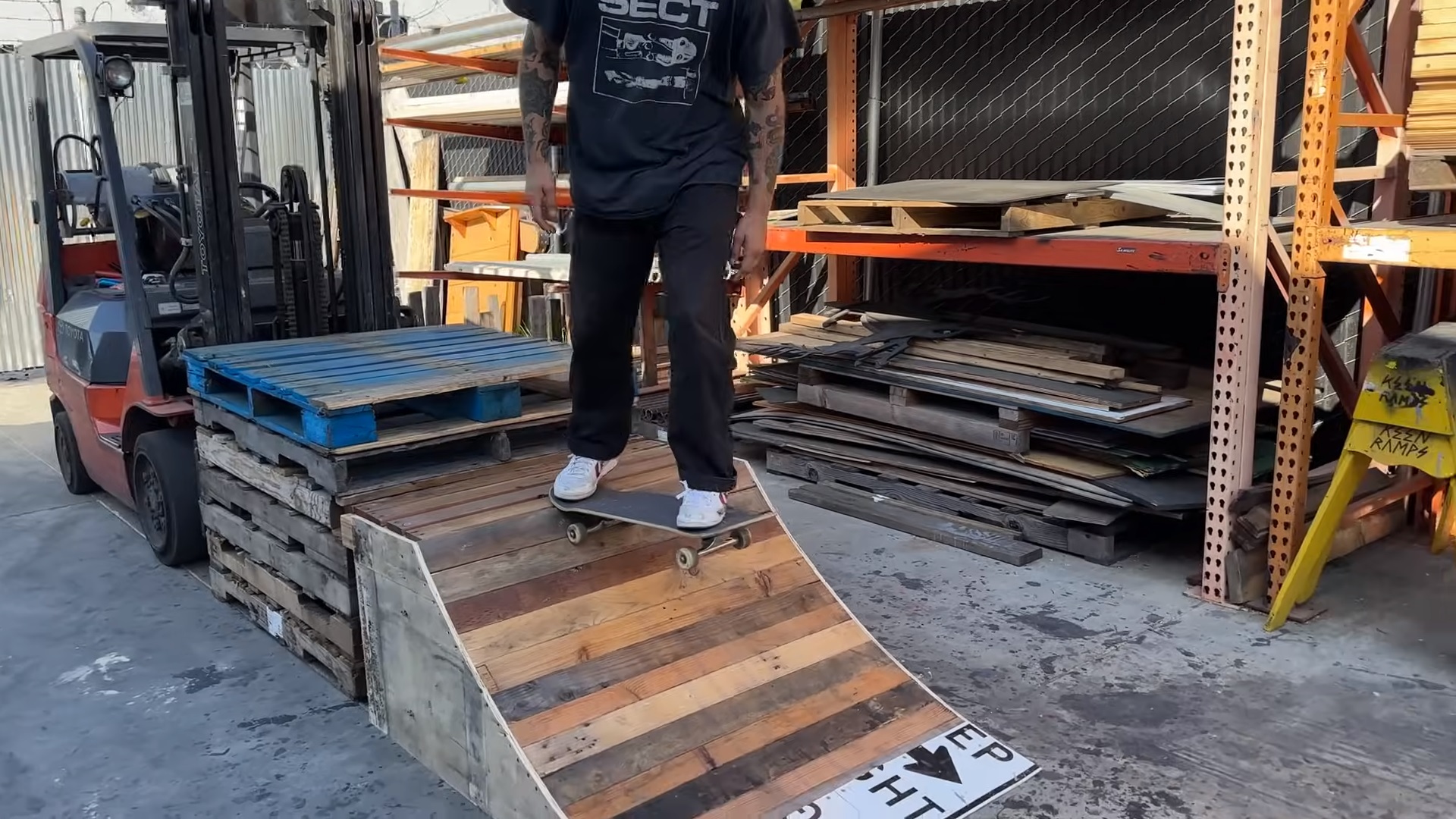 Keen Ramps – We Built a Quarter Pipe only using Pallets